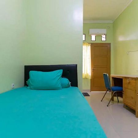 Kostawira Syariah Bintaro Mitra Reddoorz Hotel Mencil Exterior foto