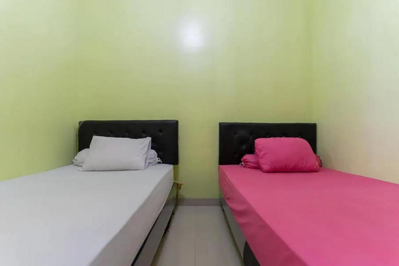 Kostawira Syariah Bintaro Mitra Reddoorz Hotel Mencil Exterior foto