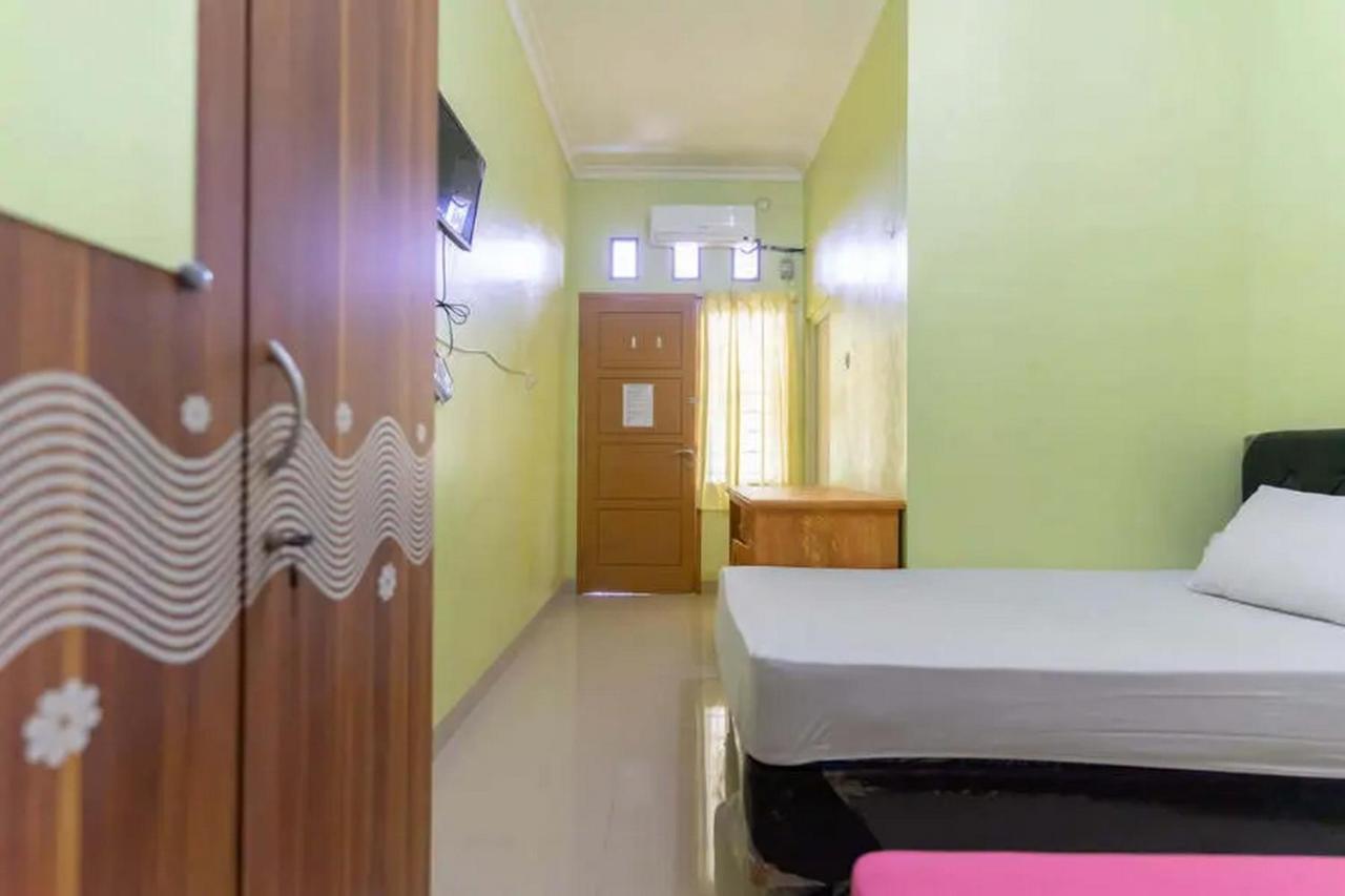 Kostawira Syariah Bintaro Mitra Reddoorz Hotel Mencil Exterior foto