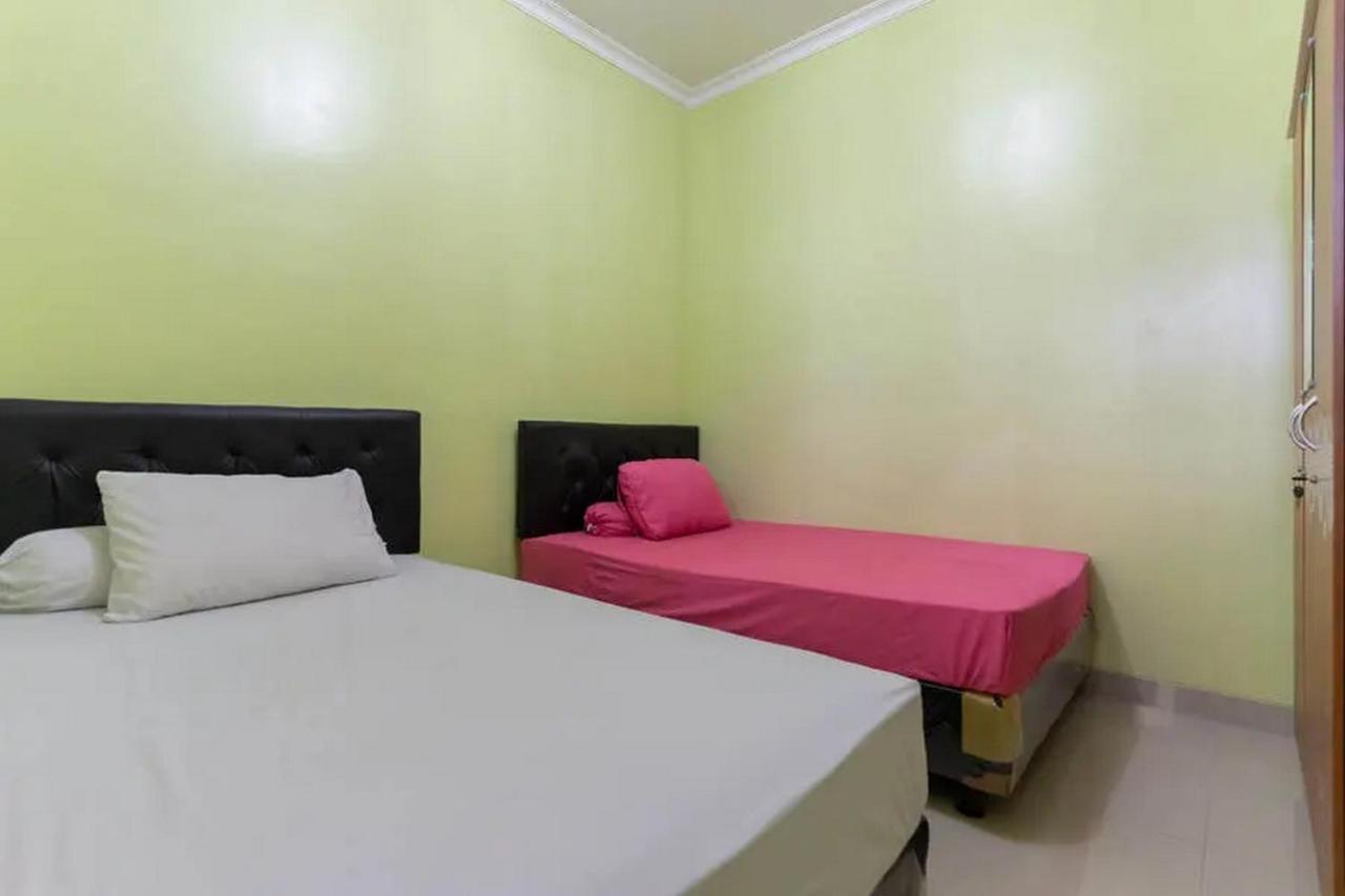 Kostawira Syariah Bintaro Mitra Reddoorz Hotel Mencil Exterior foto