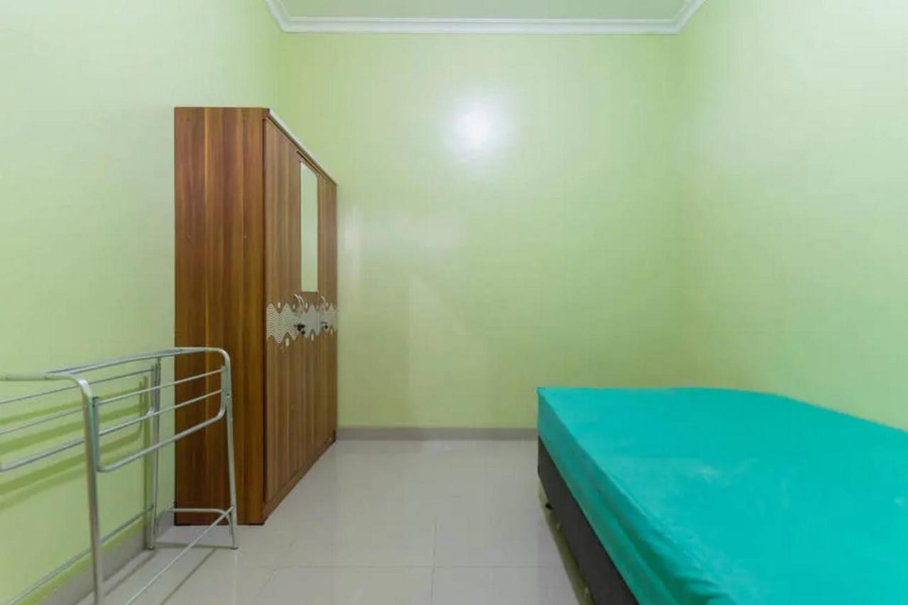 Kostawira Syariah Bintaro Mitra Reddoorz Hotel Mencil Exterior foto