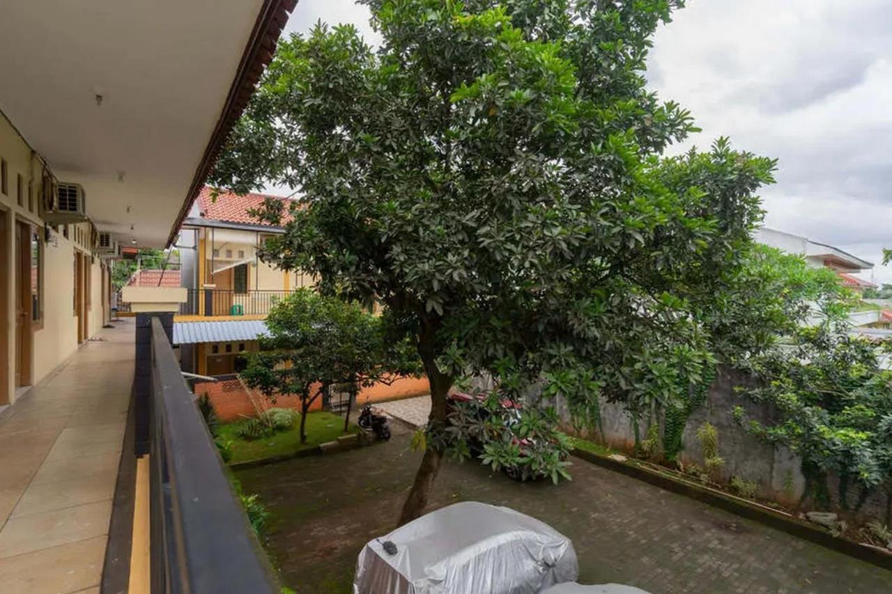 Kostawira Syariah Bintaro Mitra Reddoorz Hotel Mencil Exterior foto
