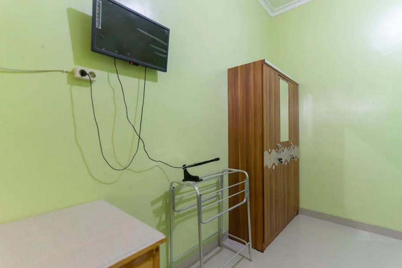 Kostawira Syariah Bintaro Mitra Reddoorz Hotel Mencil Exterior foto