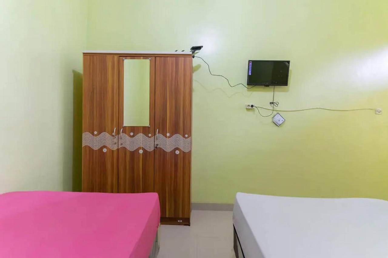 Kostawira Syariah Bintaro Mitra Reddoorz Hotel Mencil Exterior foto