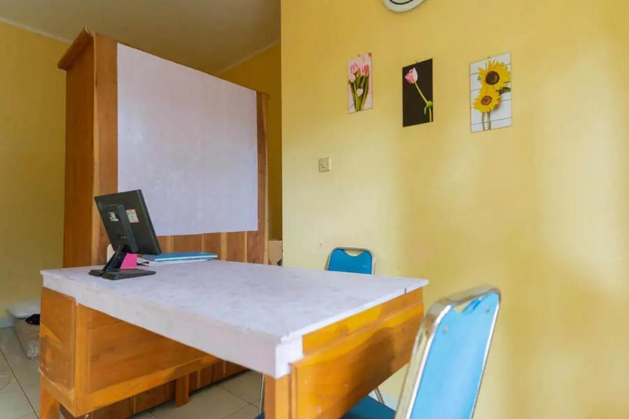 Kostawira Syariah Bintaro Mitra Reddoorz Hotel Mencil Exterior foto