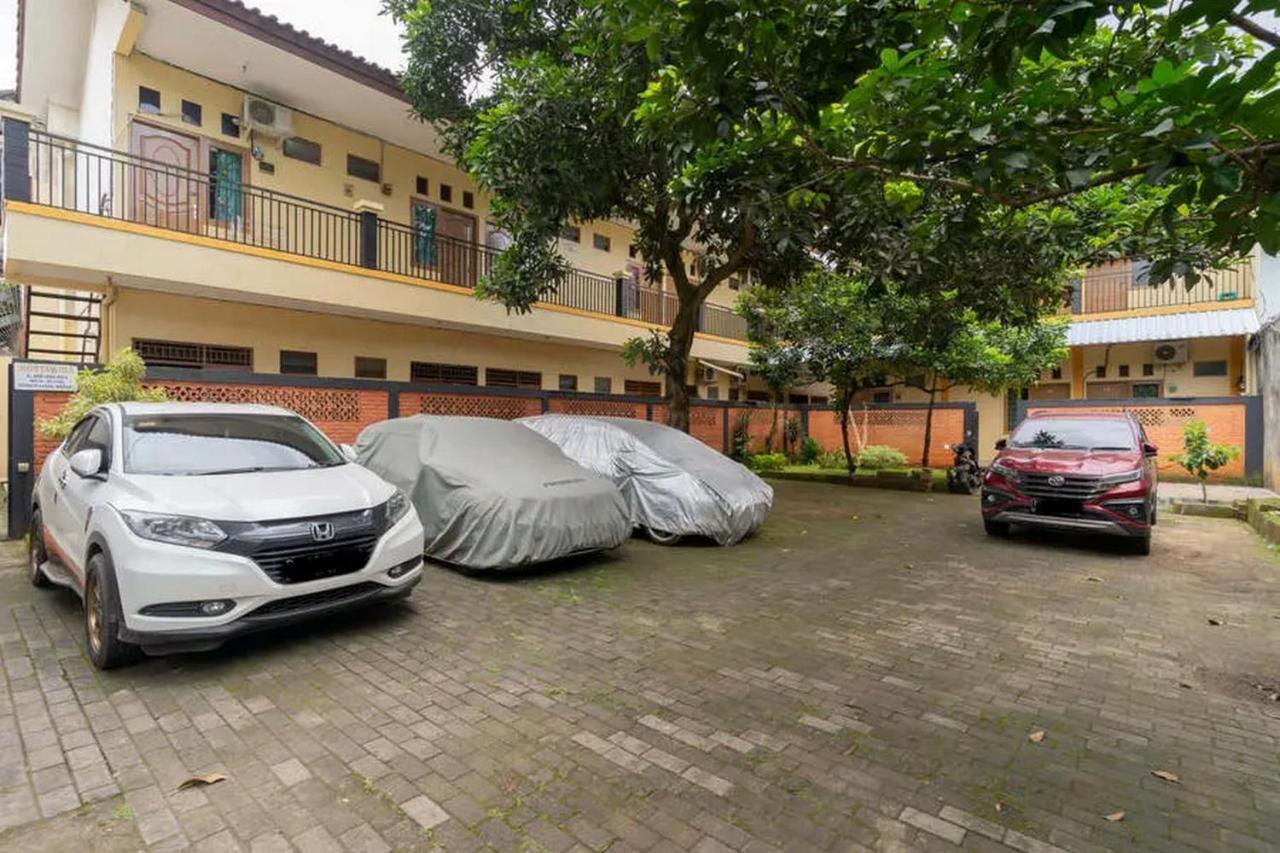 Kostawira Syariah Bintaro Mitra Reddoorz Hotel Mencil Exterior foto