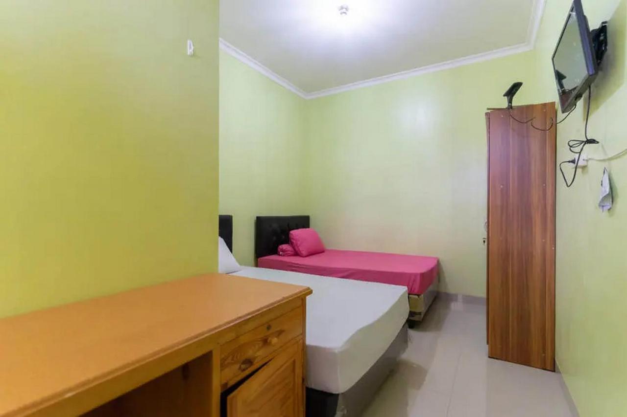 Kostawira Syariah Bintaro Mitra Reddoorz Hotel Mencil Exterior foto