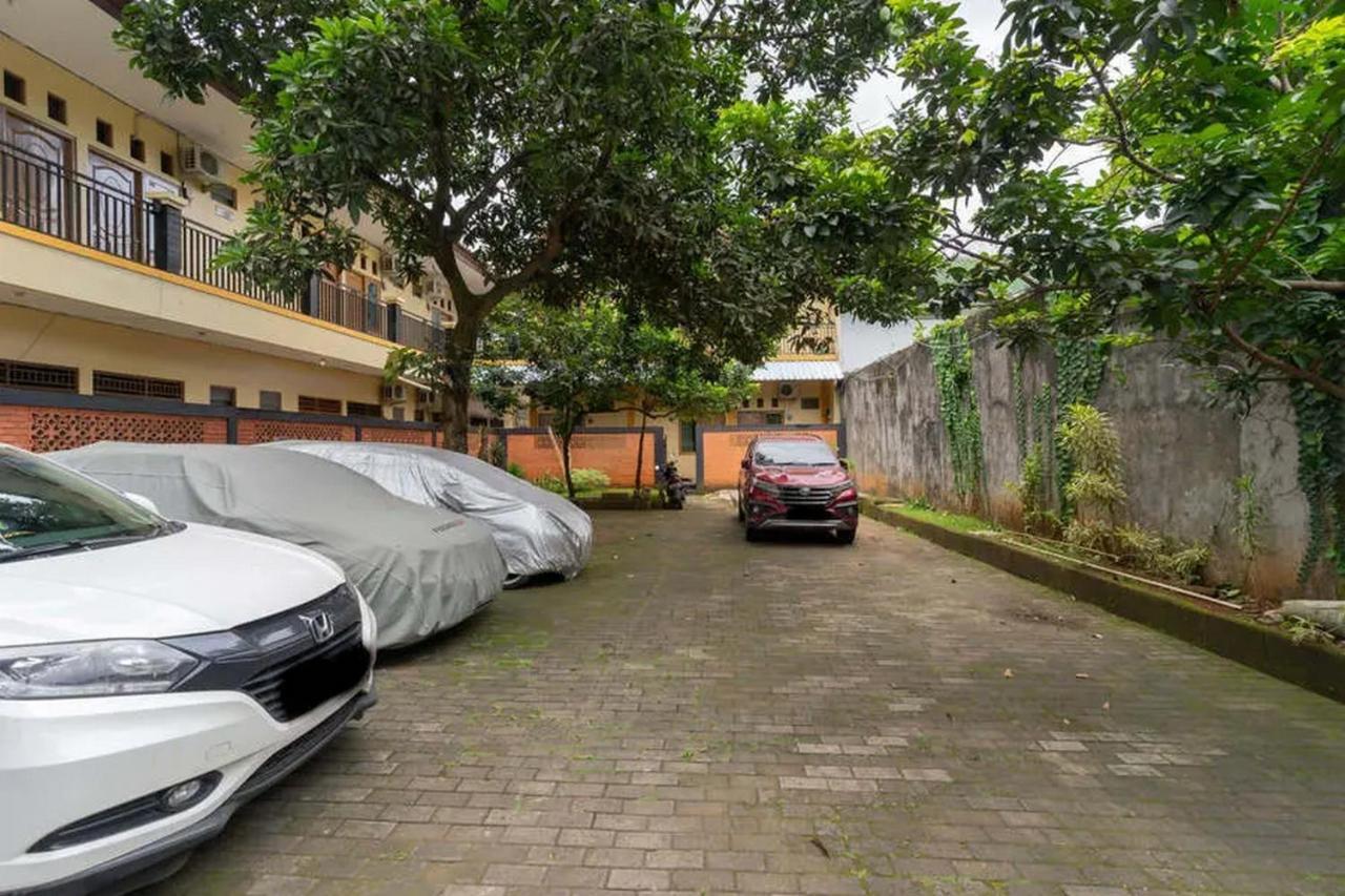 Kostawira Syariah Bintaro Mitra Reddoorz Hotel Mencil Exterior foto