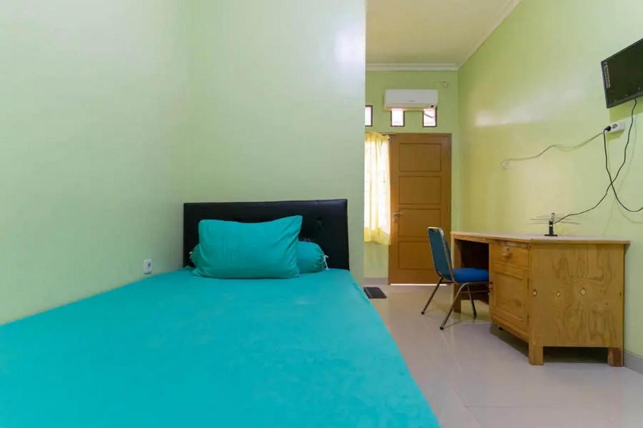 Kostawira Syariah Bintaro Mitra Reddoorz Hotel Mencil Exterior foto
